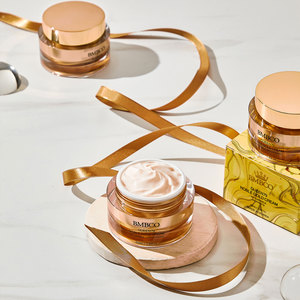<strong>Golden</strong> Renewal 24K Gold Cream V Face Lifting Whitening Hydrating Moisturizer for Glowing Renewed Skin BMBCO 24K Gold Cream