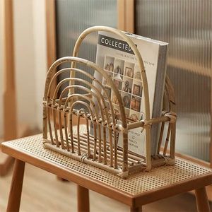 Kitapları düzgün ve kolay ulaşılabilecek tutarken herhangi bir odaya çekicilik katan güzel hazırlanmış rattan kitap tutucu raf - Product Image 1