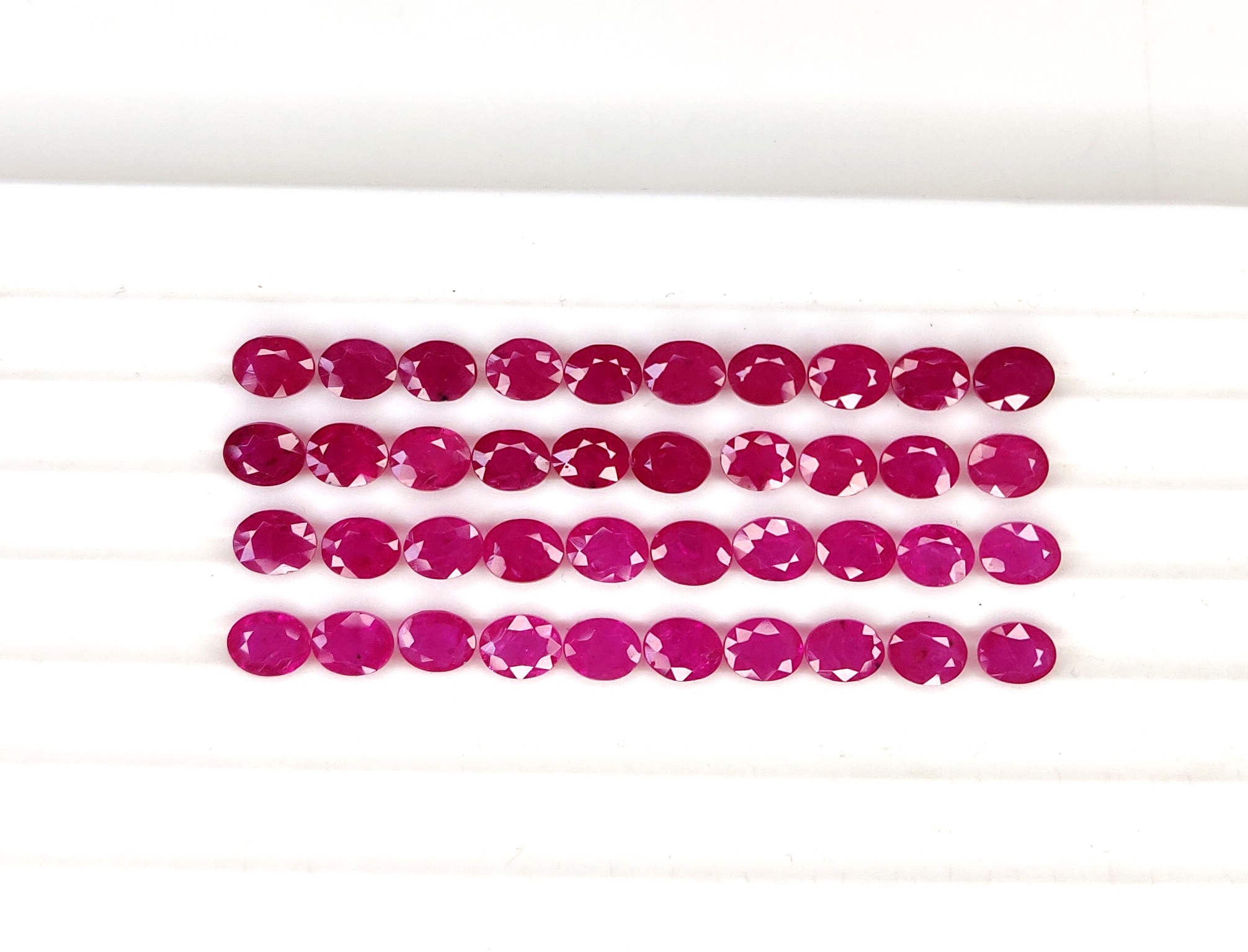 สีชมพูแดง