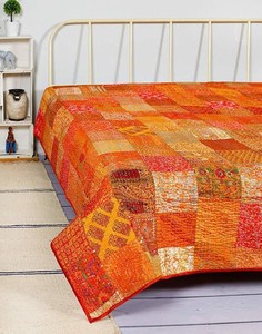 Ấn Độ lụa patola bỏ cổ điển chắp vá <span class=keywords><strong>Sari</strong></span> <span class=keywords><strong>Quilt</strong></span> lụa <span class=keywords><strong>kantha</strong></span> Khăn trải giường Bohemian <span class=keywords><strong>kantha</strong></span> ném chăn bông <span class=keywords><strong>kantha</strong></span> số lượng lớn - Product Image 3