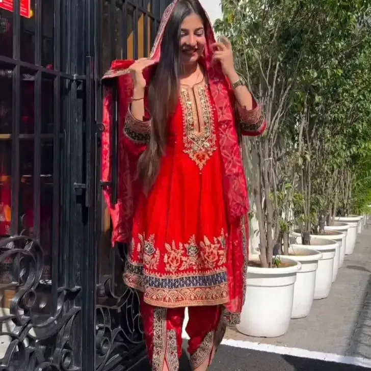 FULPARI meilleure vente costume Georgette avec dhoti en soie et dupatta pour la collection de mariage des femmes indiennes