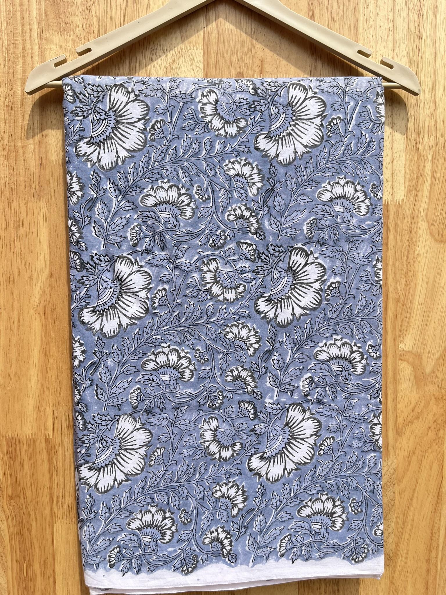 สีเทาเข้ม