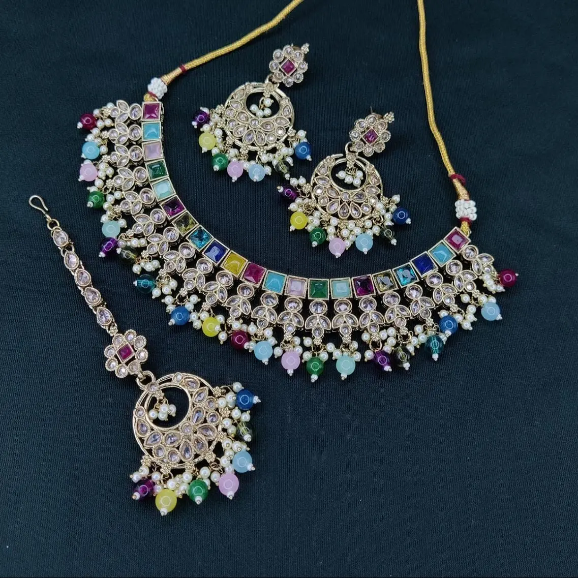 Venta al por mayor de joyería de fabricación de perlas de imitación indias con cuentas de cristal Kundan gargantilla collar conjunto de joyería, gris