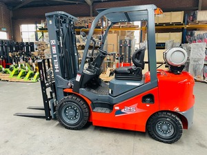 热卖3吨柴油叉车托盘车手动货源3吨装载能力工厂价格使用条件 - Product Image 3