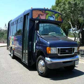 Autobus Ford d'occasion à vendre | Commercial Truck Trader/Autobus Ford d'occasion de qualité à vendre