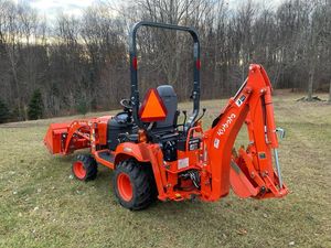 クボタBX25Dミニ25hp 4x4ホイールトラクターフロントローダーベアリングエンジンギアポンプを含む高品質コンパクトファーム機器