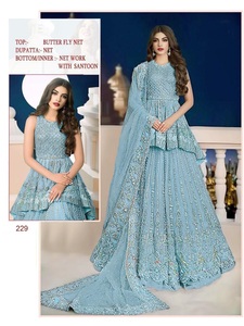 ヘビーファブリックバタフライネットシーケンス刺Embroidery作業LehenghaCholiウェディングウェア女性用