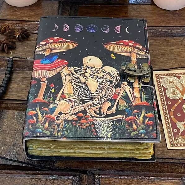 Kafatası severler Grimoire deri bağlı dergisi boş büyü kitap gölgeler cadı wiccan günlük severler hediye cadılar bayramı için - Product Image 1