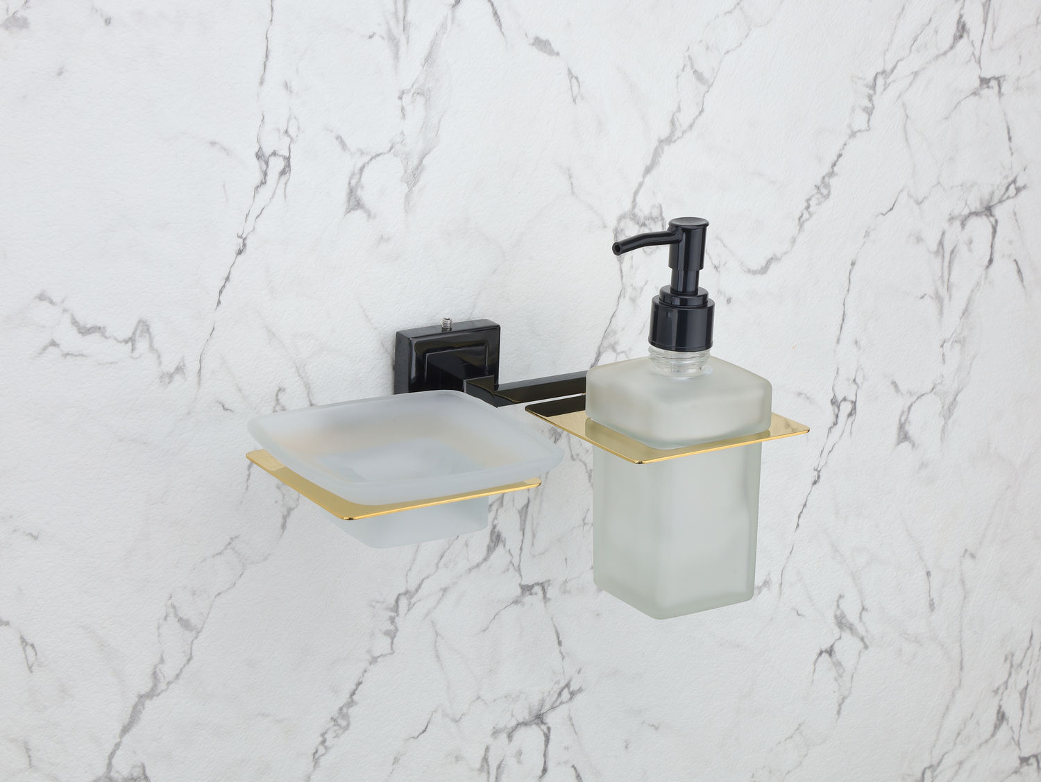 สีดำทอง