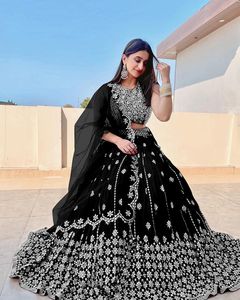 בוליווד סגנון Lehnga הצ 'ולי פונקציה מיוחד Lehengha הצ' ולי Lehenga הצ 'ולי לחתונה ללבוש במחיר סיטונאי