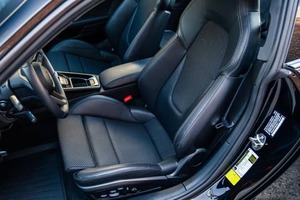 体验2024的Porrsche 911 Caarrera T Couupe轻量级Sporrts Couupe与增强的驾驶动力