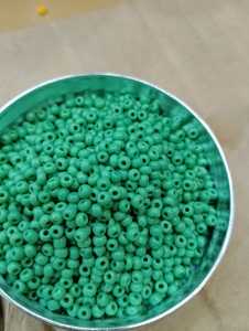 定制绿松石色玻璃种子珠，尺寸8/0，非常适合珠宝设计师和珠店