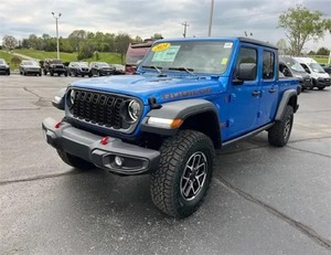 Clean Title USED 2020 <strong>Jeep</strong> Gladiator Sport S Crew Cab 4WD with Fabric Seats Dark Interior Alloy Wheels Adaptive Cruise Control - Product Image 5