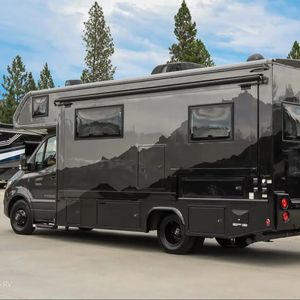 รถบ้านเคลื่อนที่ RV รถบ้าน4X4หรูใช้สำหรับตั้งแคมป์และท่องเที่ยว