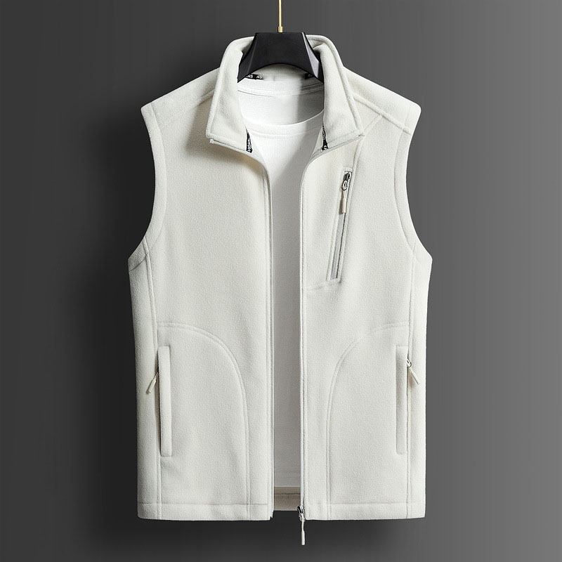 หญิงสีเบจ