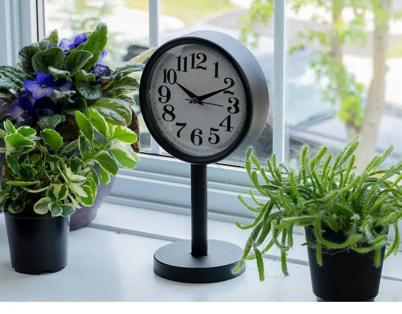 Reloj de mesa de escritorio negro Reloj de luz silencioso redondo pequeño clásico para reloj de decoración del hogar.