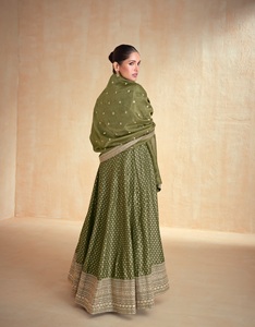 Tela Jacquard de viscosa de primera calidad con codificación de bordado Dori + Zari + <span class=keywords><strong>Sequence</strong></span> + Paper Mirror Work Cosido Anakali Suit Fir Adultos
