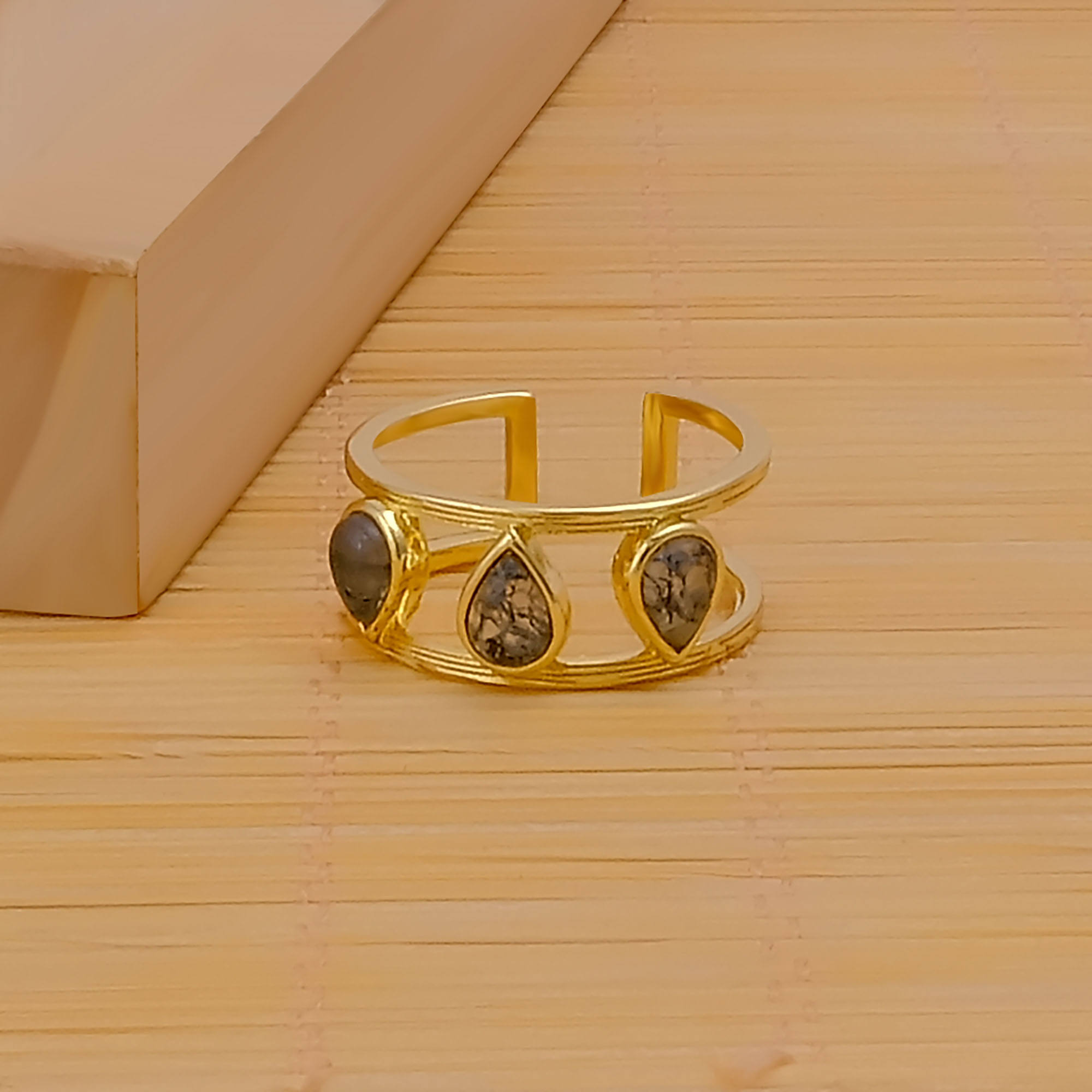 โมรามอส