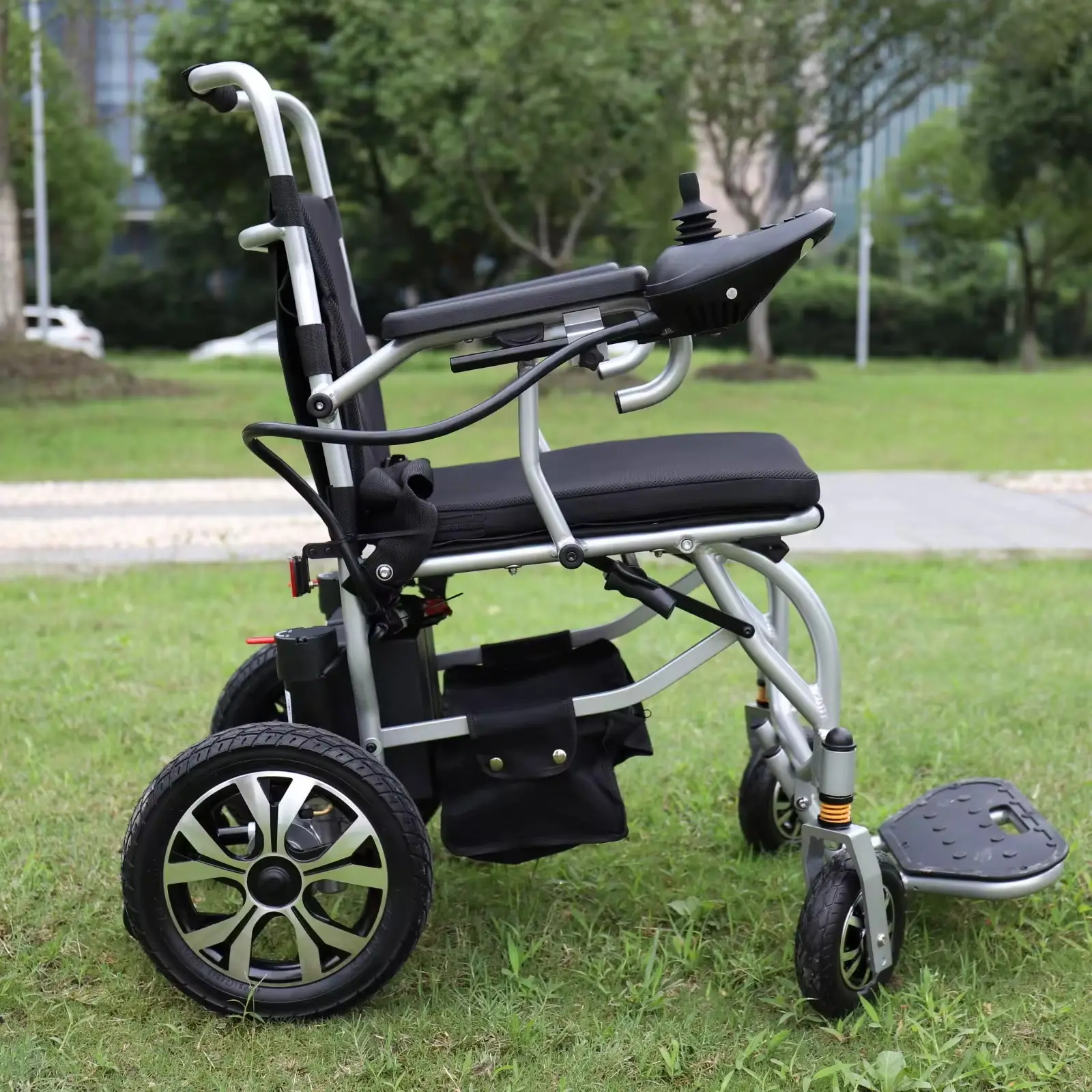 전기 의자 스쿠터 경량 저렴한 가격 접이식 전기 휠체어 여행