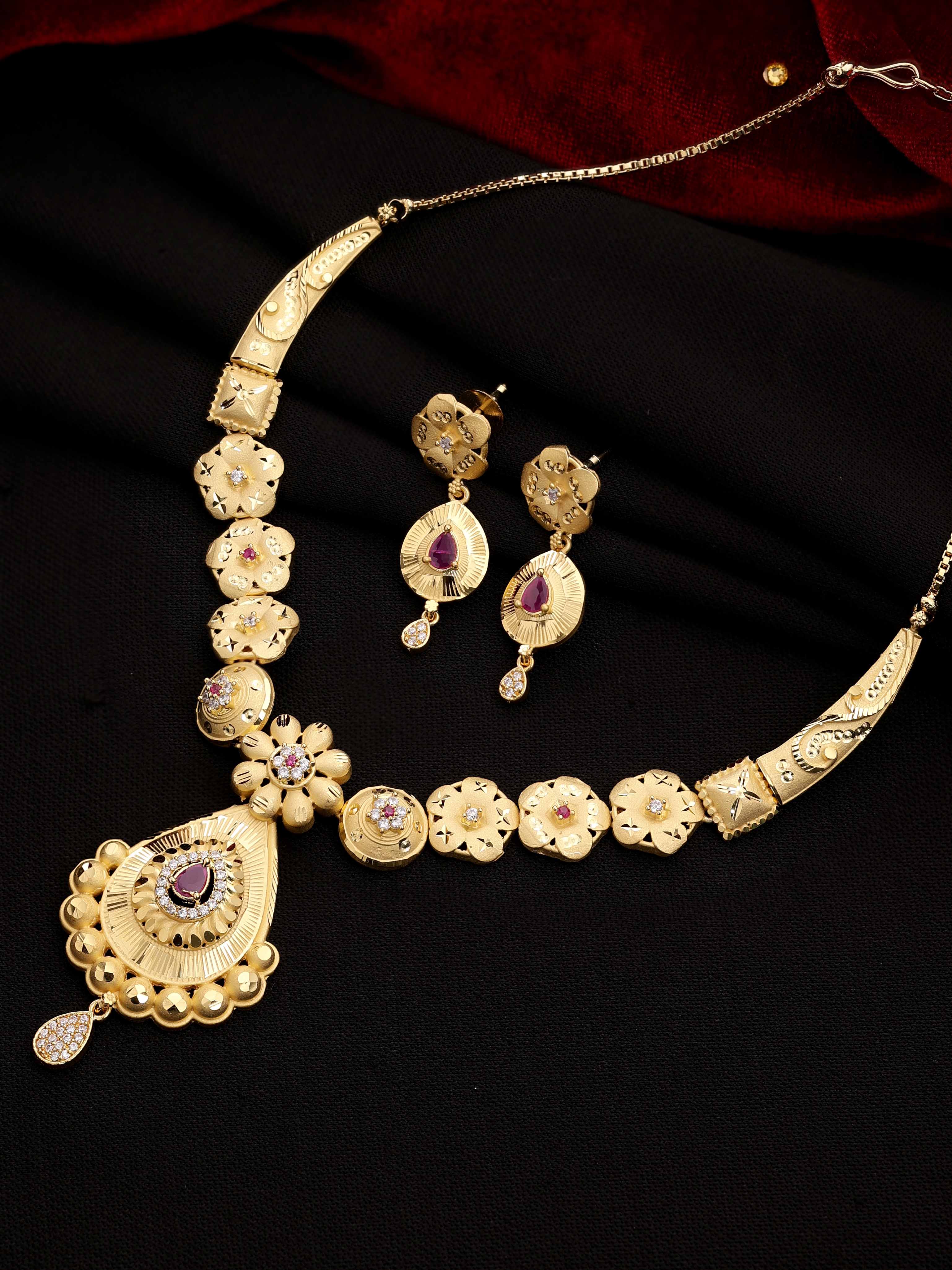 สร้อยคอขึ้นรูปโช้คเกอร์โฆษณา