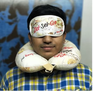 いつでも深い睡眠休息とリラクゼーションのための柔らかいタッチの弾性ストラップと軽いシールド付きの生地スリーピングマスク - Product Image 3