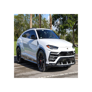 Urus lamborhini עם מבטאים סיבי פחמן פנים וגימורים מפוארים