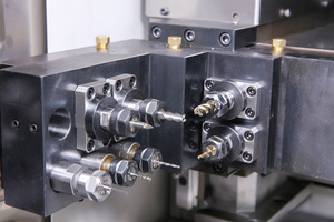 El mejor corte de metales de alta velocidad G206E Torneado y fresado CNC Mini Torno suizo Máquina de torno CNC de tipo suizo - Product Image 6