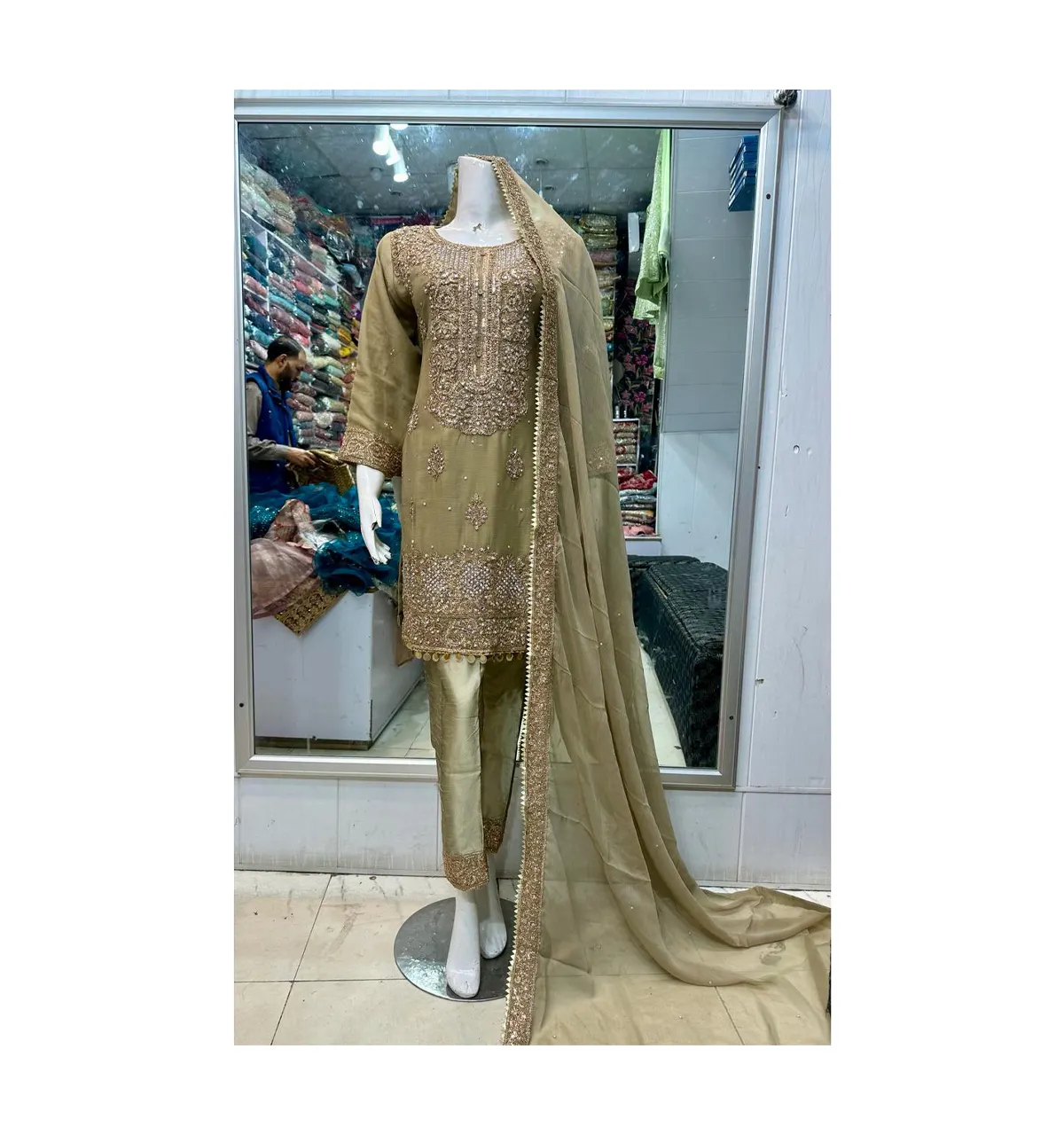 Pakistanaise de haute qualité femmes robe nouveau Style personnalisé belle broderie sur Shafoon chemise soie brute pantalon Shafoon Dupatta