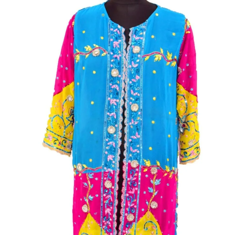 Attraente Kimono Boho antico ricamato riempito con un pesante abito Vintage ricamato per lei