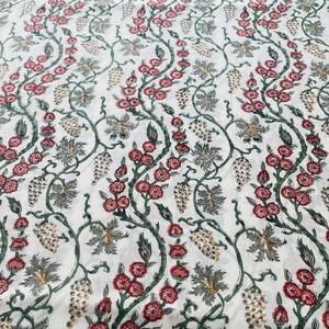 สีชมพูปะการังอ่อน, สีเขียวฮันเตอร์