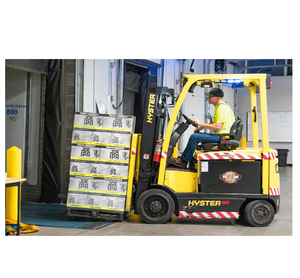 Carrello elevatore Diesel ad alta efficienza per la vendita affidabile transpallet alimentato per il carico e lo scarico con elevata capacità di potenza del motore - Product Image 1