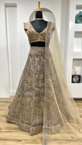 Красиво оформленный Lehenga Choli, свадебная работа, жоржет, цветочные акценты, расшитые блестками, узоры с рукавами, заказ