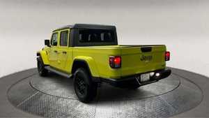 Used 2023 <strong>Jeeps</strong> Gladiators 4x4 Overland 4dr Crew Cab 5.0 ft. SB , Accident-Free &amp; Warranty Assurance.