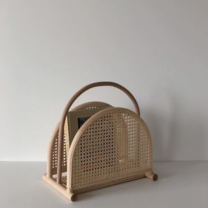 Kitapları düzgün ve kolay ulaşılabilecek tutarken herhangi bir odaya çekicilik katan güzel hazırlanmış rattan kitap tutucu raf - Product Image 6