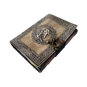 独角兽复古真皮日记书写木炭Wicca书阴影笔记本压花日记Deckle艺术纸日记 - Product Image 1