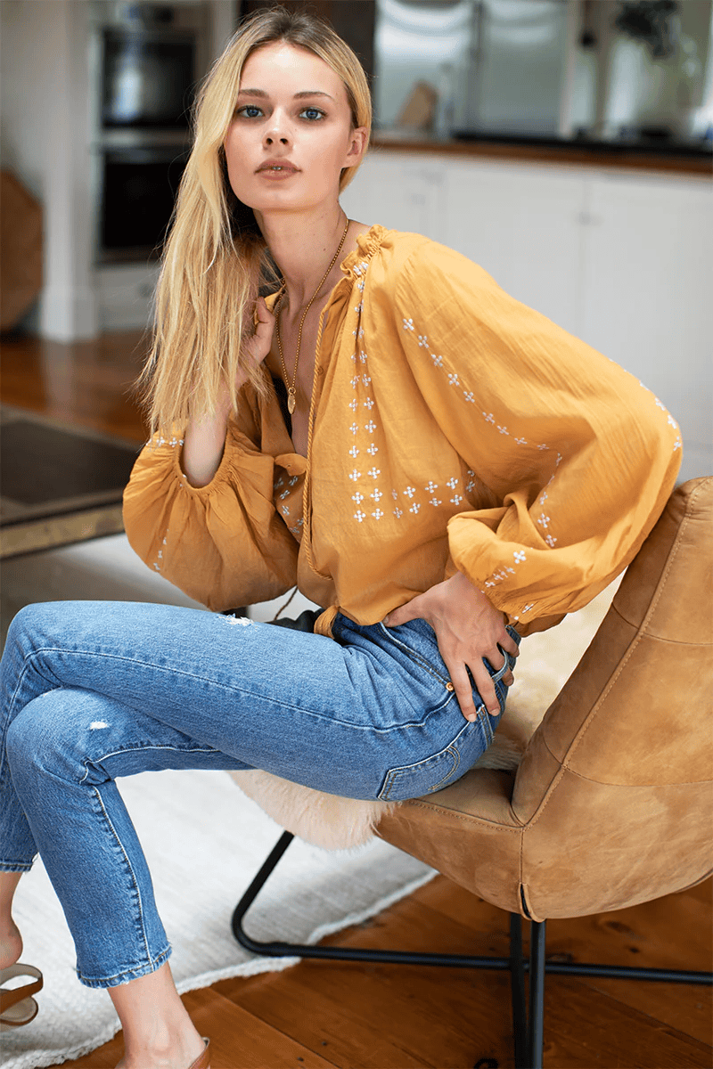 สีเหลือง