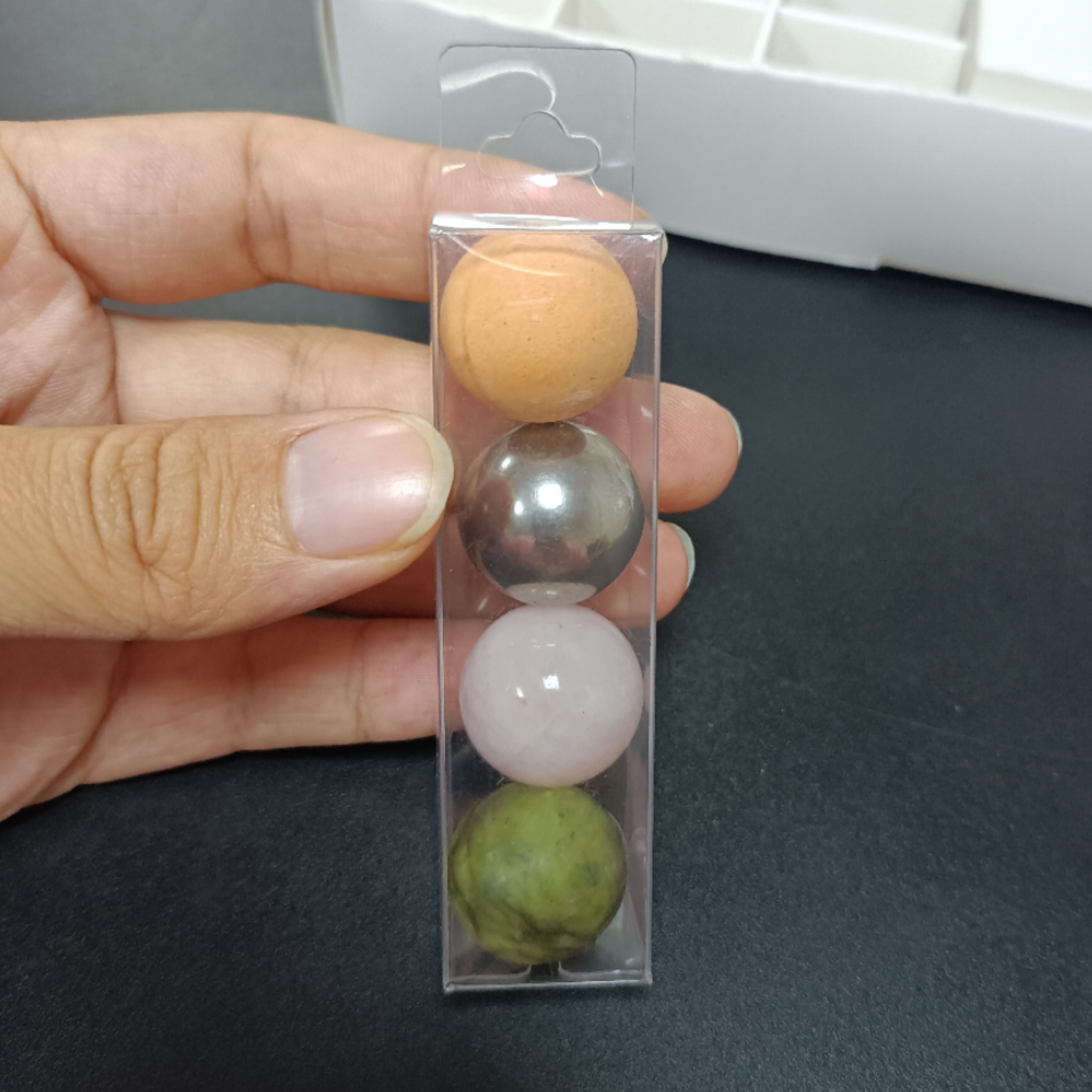4 palline + scatola appesa OPP