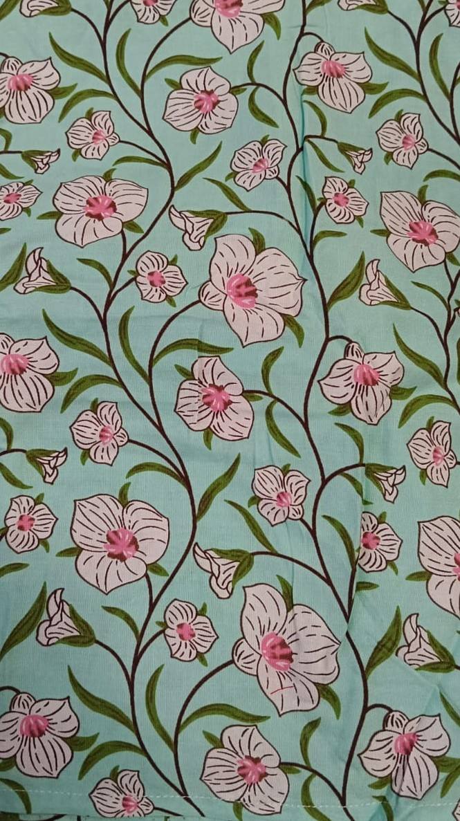 มีสีเขียวขุ่น