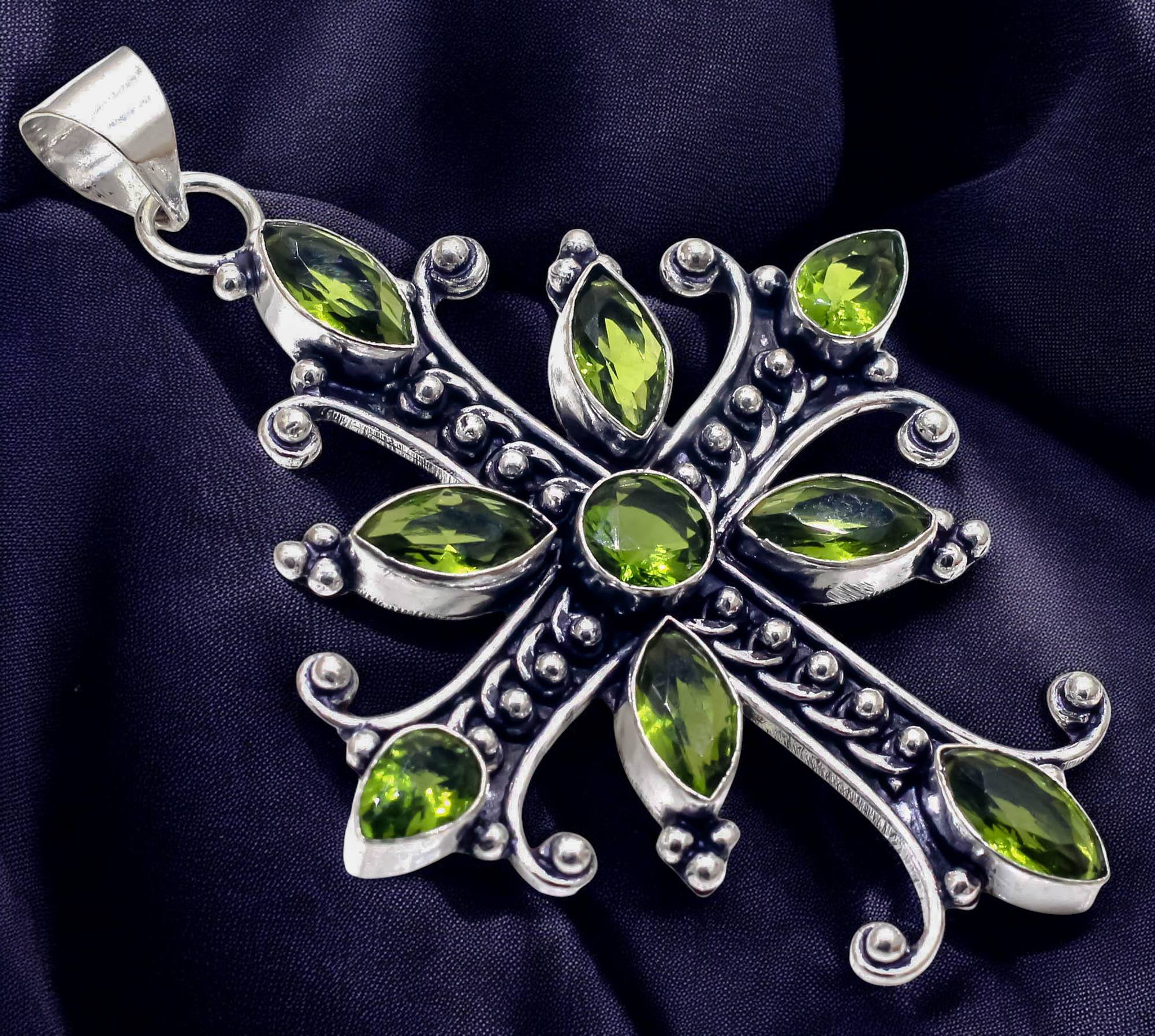 สีเขียว