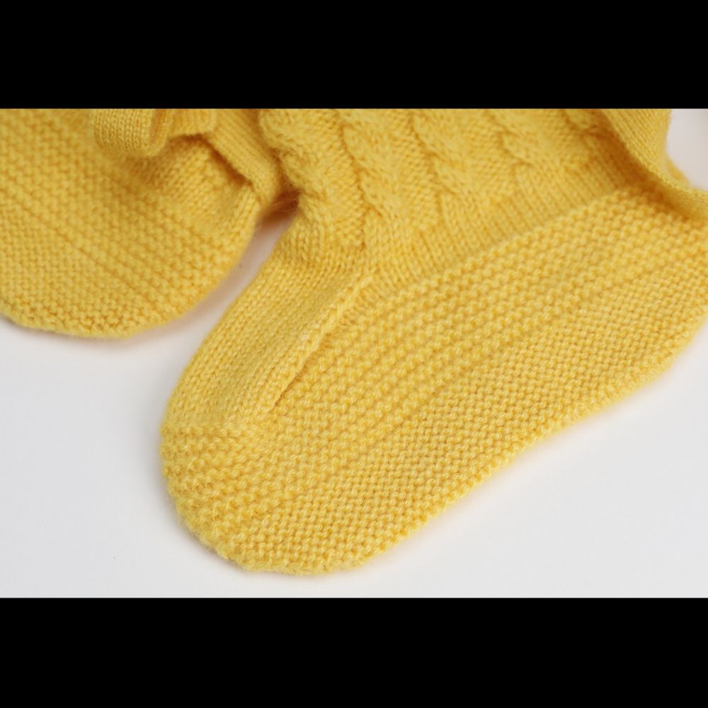 สีเหลือง