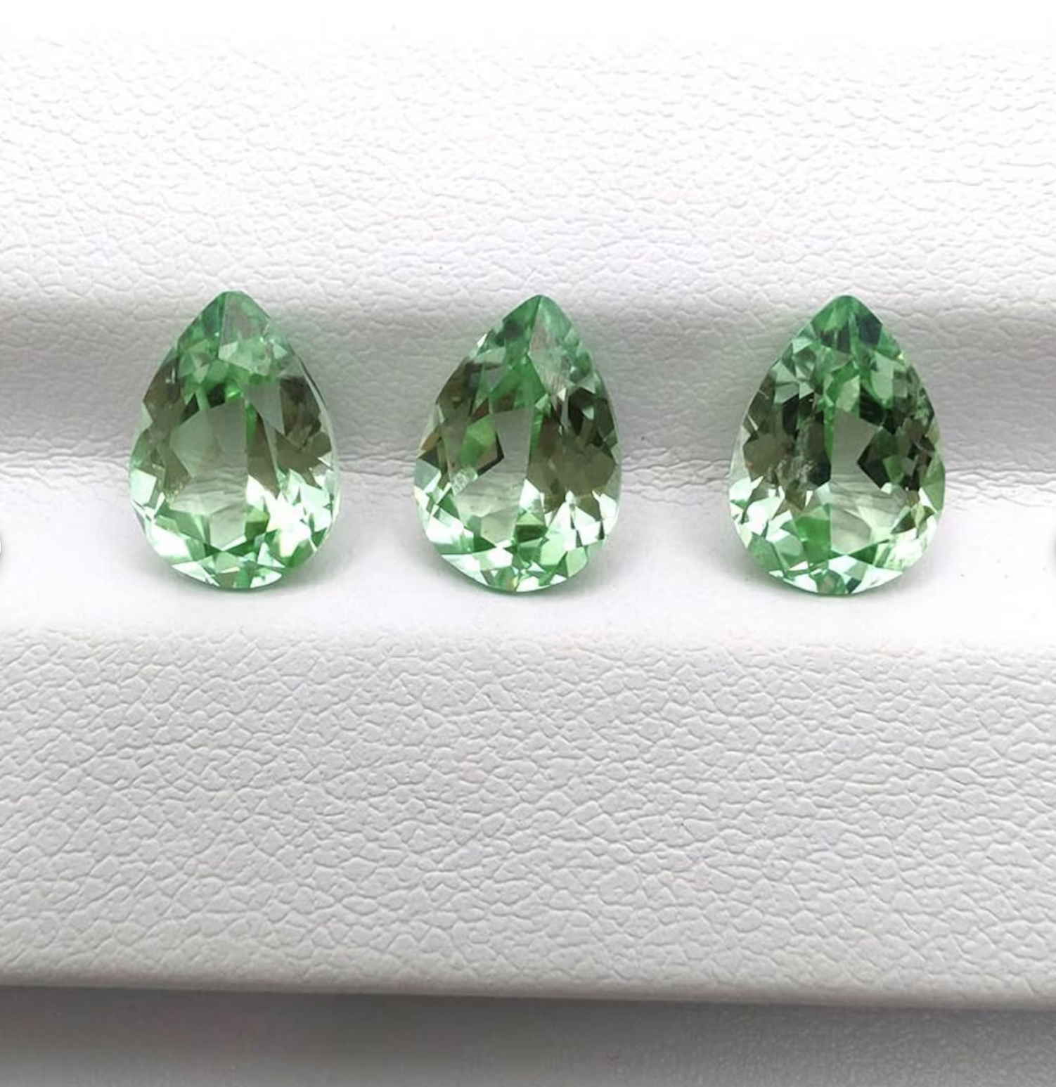 ตามที่แสดงในภาพ