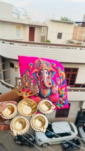 インドのサプライヤーからの楽しいディワリ祭のお祝いのためのインドの装飾的なハイエンドメタルディヤとガンパティポトリ