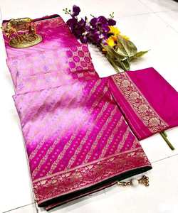 Rot bedruckter <span class=keywords><strong>Saree</strong></span> mit weißer Baumwoll bluse für einfache Hochzeits feier tragen Frauen