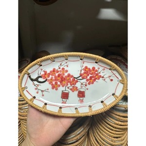 新设计<span class=keywords><strong>2025</strong></span>高品质藤制和陶瓷托盘与可爱的鱼图案盘子晚餐