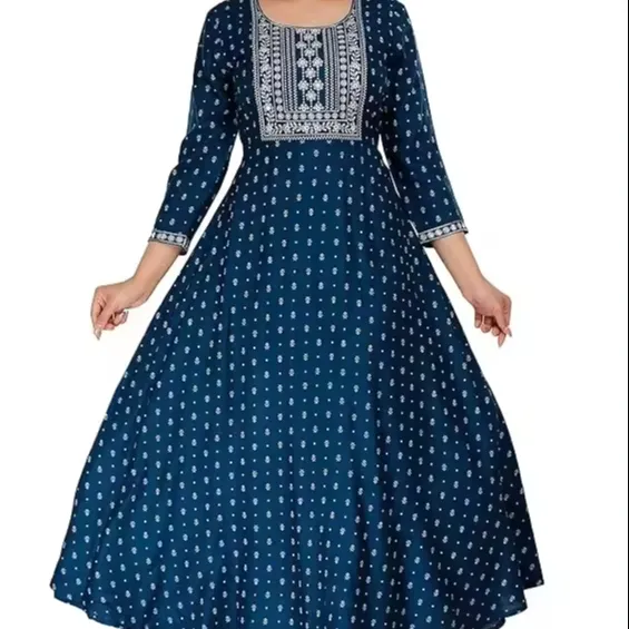 Rayonne de longueur de plancher élégante imprimée brodée pour femmes pour vêtements réguliers filles robe évasée Kurta Anarkali