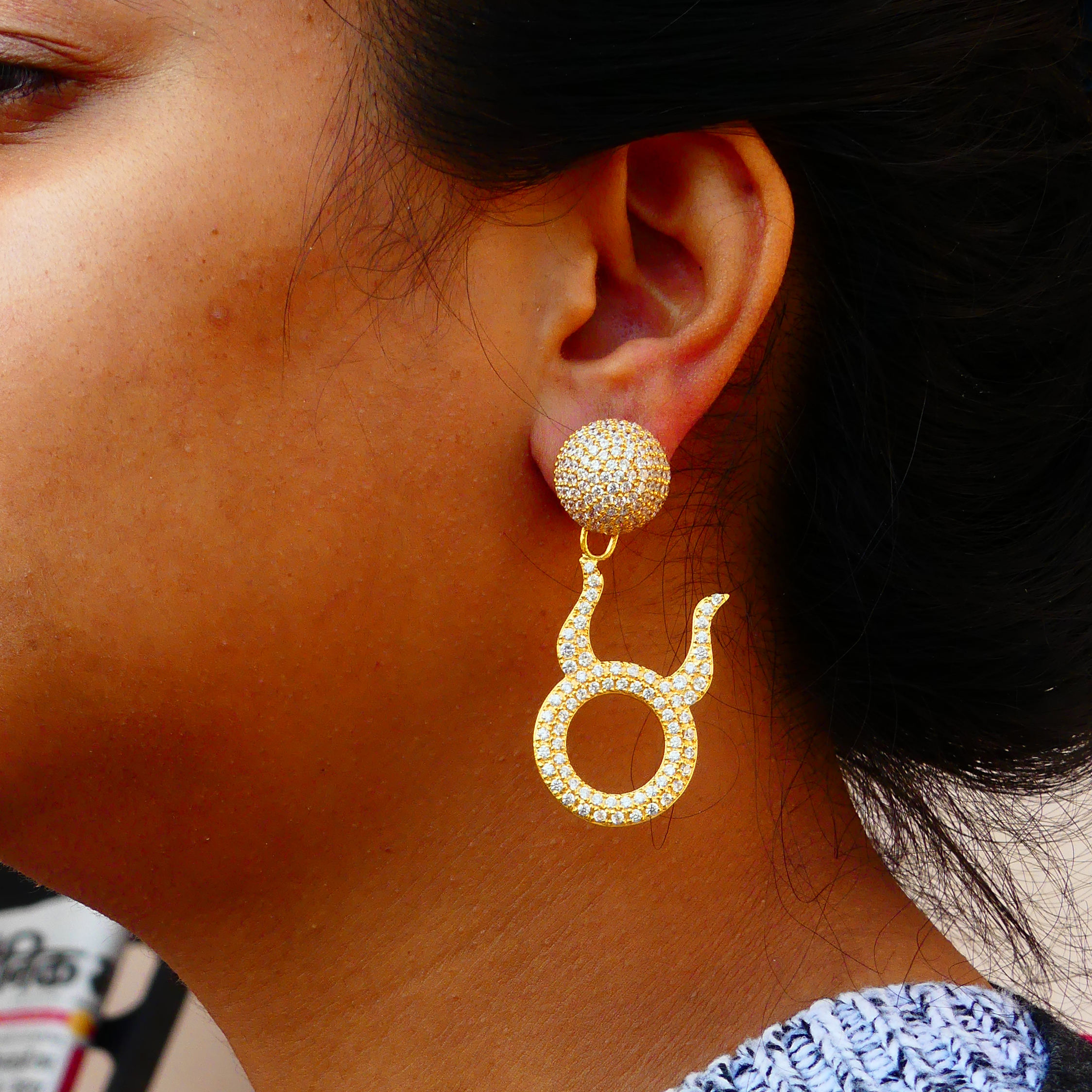 สีเหลือง