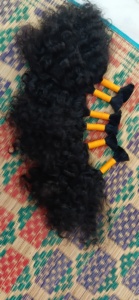100% 未処理の生インドカーリーバルクヘアエクステンション純粋なインドカールレミーヘアグレードAヘアウィービングエクステンション化学薬品なし