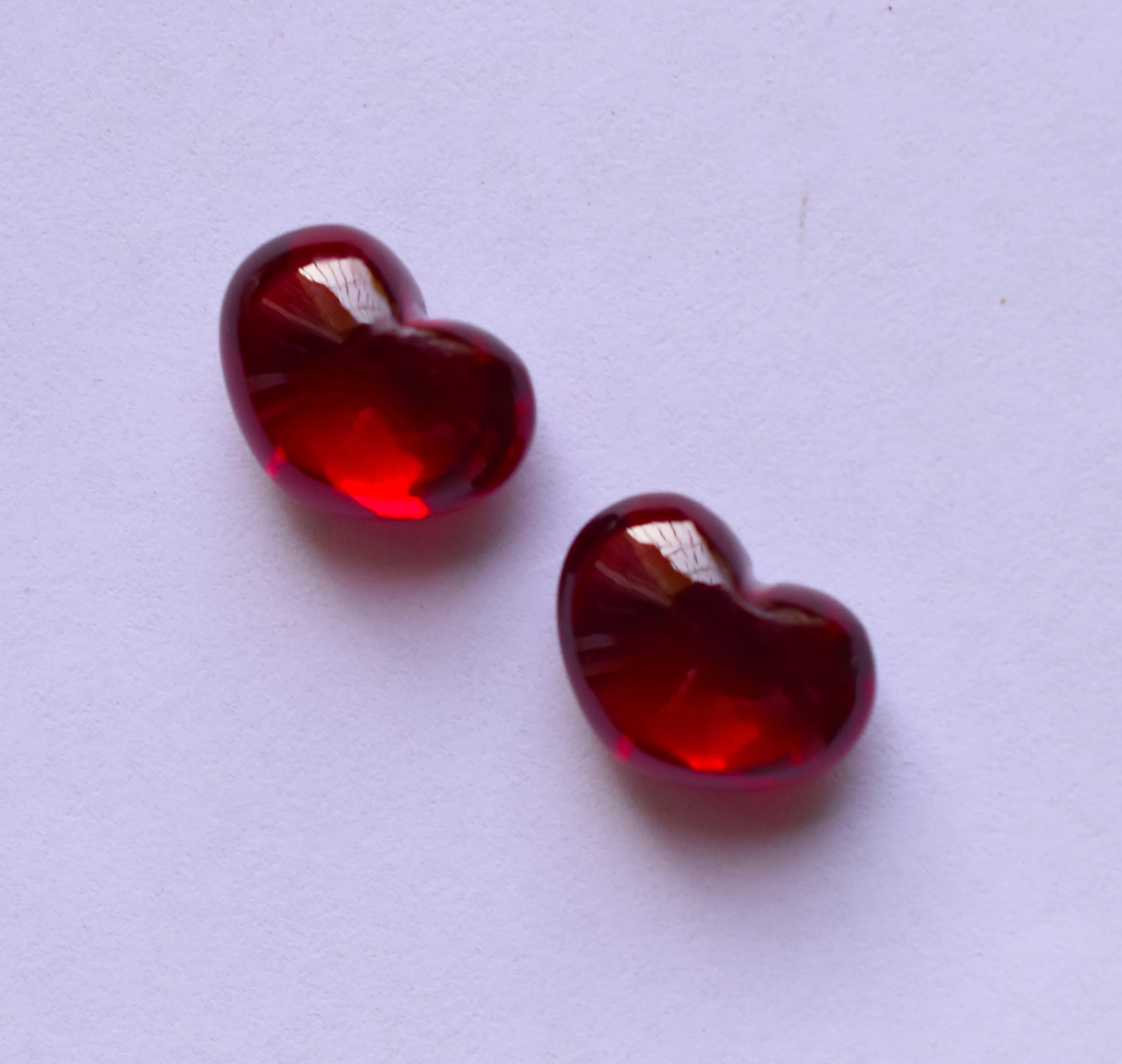 Coppie di cabochon a forma di cuore rubino rosso 15x11x8 taglie circa sfuse di pietre preziose per orecchini che fanno collana di perline a forma di cuore