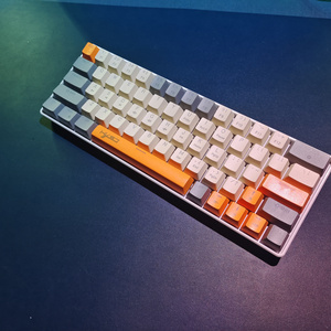 Melhor venda HXSJ V500 63 chaves teclado mecânico do jogo ABS RGB backlit durável Tipo-C interface USB teclado com fio para tablet