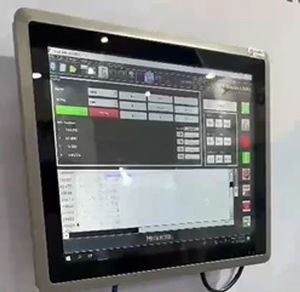 Industrieller Touchpanel-PC mit Windows 10 IoT